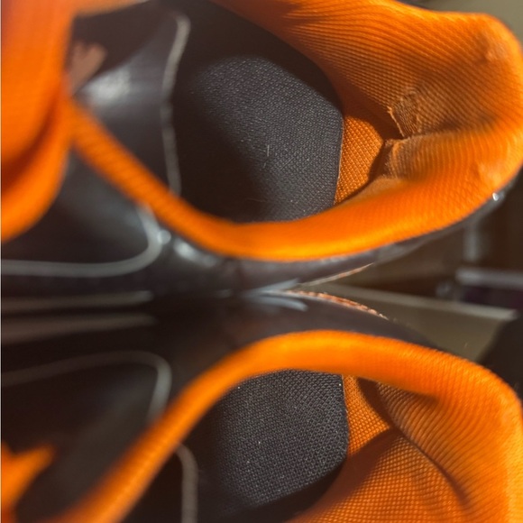 Puma evoSPEED Black and Orange football Cleats - Picture 5 of 7